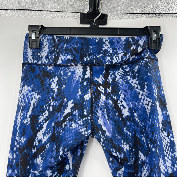 ALO Yoga Electric Blue Airbrush Snakeskin Python Print Leggings - Picture 4 of 10